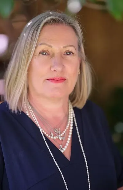 Fiona of Never Ending Stories, celebrant